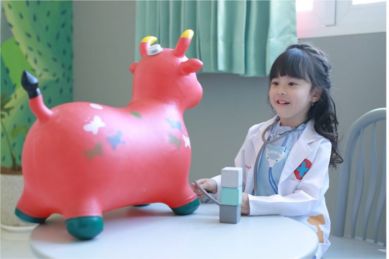 Cara seru mengajari anak menabung , ini caranya