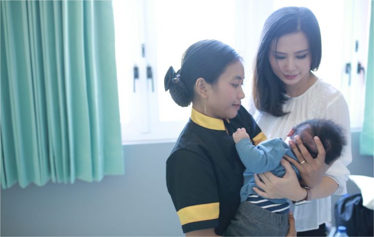 Cara Mengatasi dan Mencegah Cegukan Pada Bayi